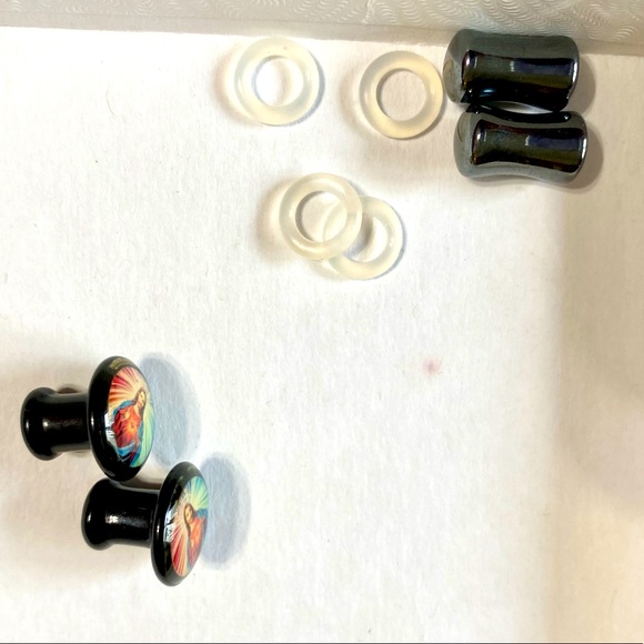 BOGO! 🙏2 gauge Jesus plugs & Silver plugs - Picture 6 of 9